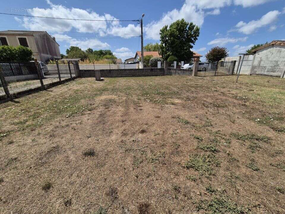Pauillac- Terrain à vendre- 355m²- Constructible- Calme-