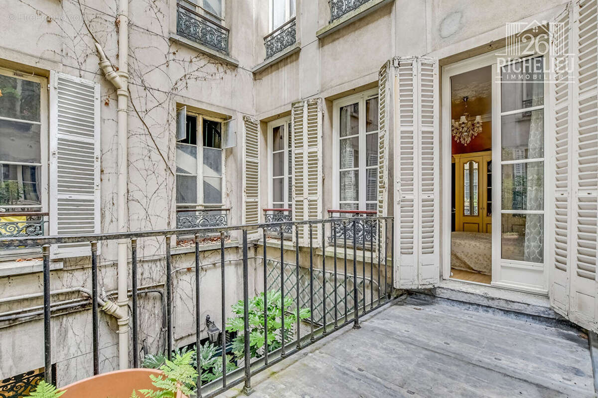 3 pièces 2 chambres de 57 m2 avec Terrasse 75009 - photo 2