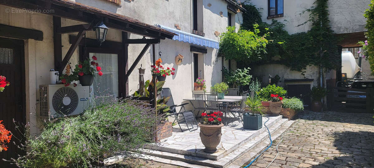 Maison à LA CHAPELLE-LA-REINE