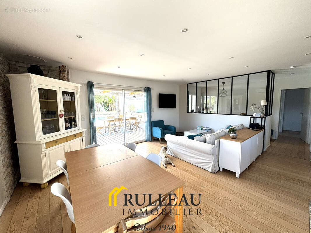 Maison contemporaine de plain-pied avec piscine, double garage et jardin à Saint-André-de-Cubzac - photo 7