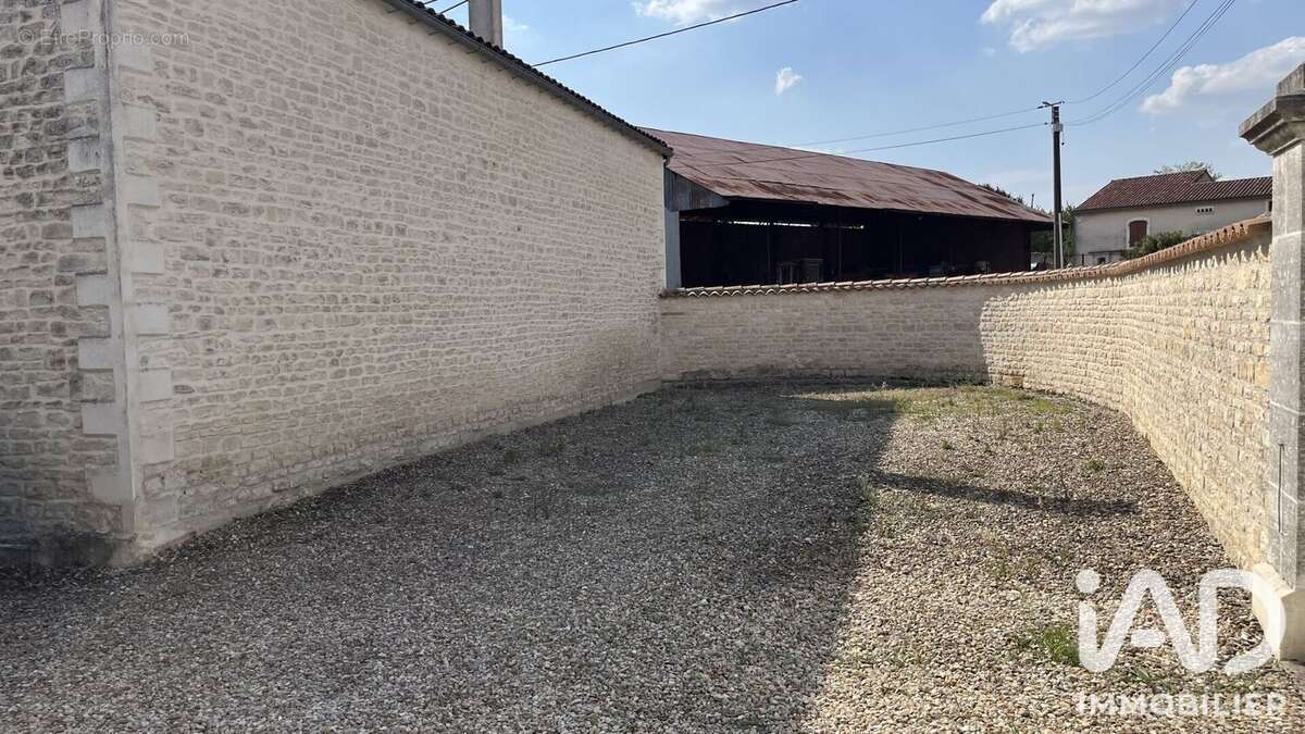 Maison 107 m² à Oradour  - photo 4