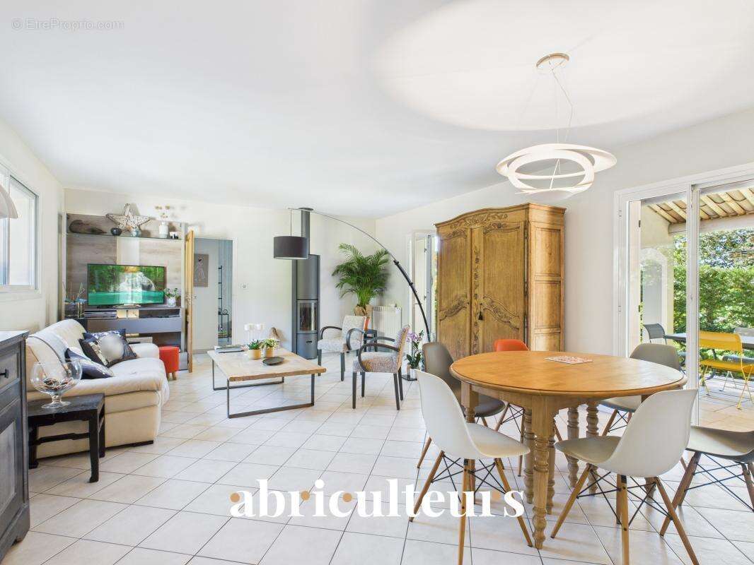 Villa d’architecte rénovée de 155 m²  en vente au pied du Luberon à Cheval-Blanc (84460) - photo 8