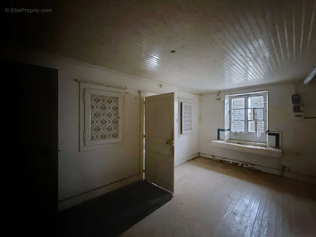 Maison à DOMVALLIER