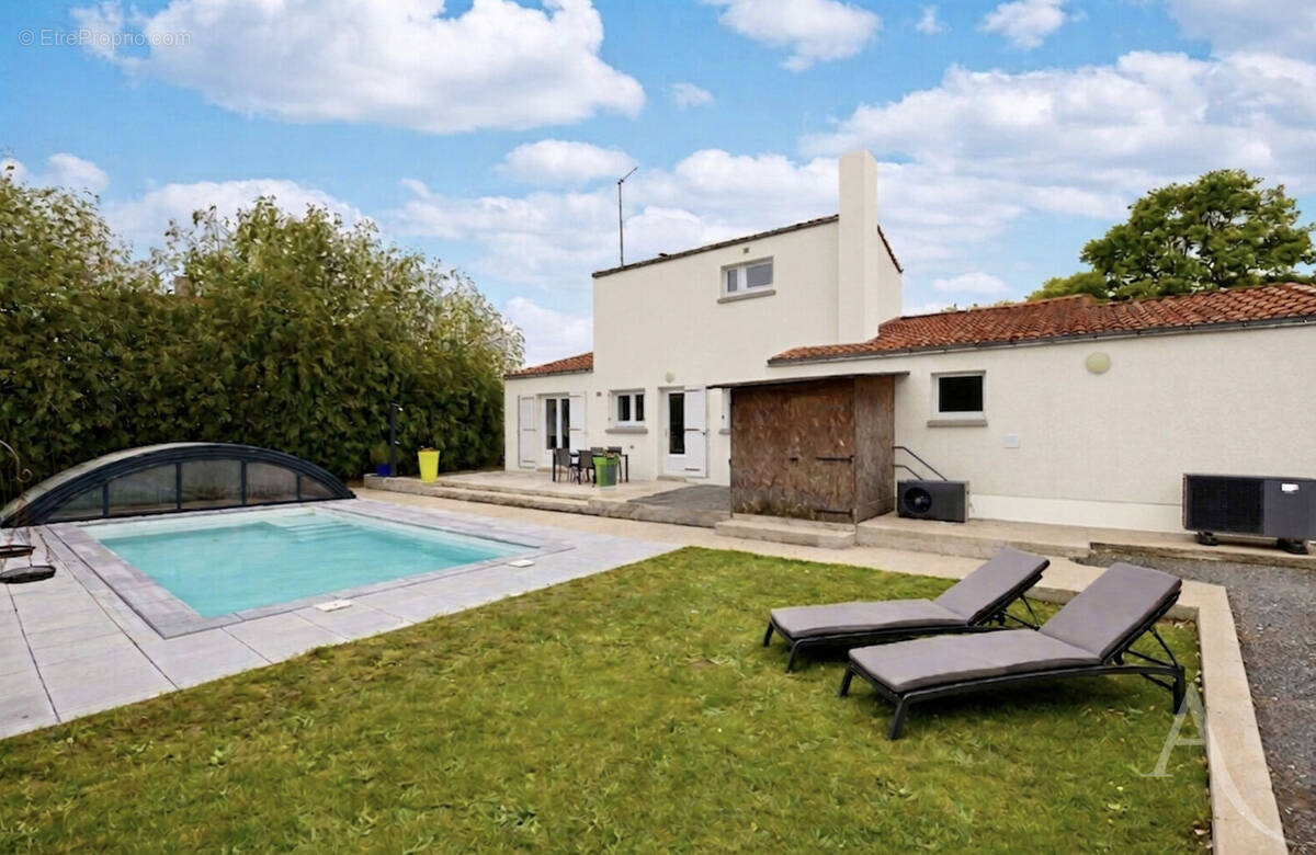 Maison à CUGAND