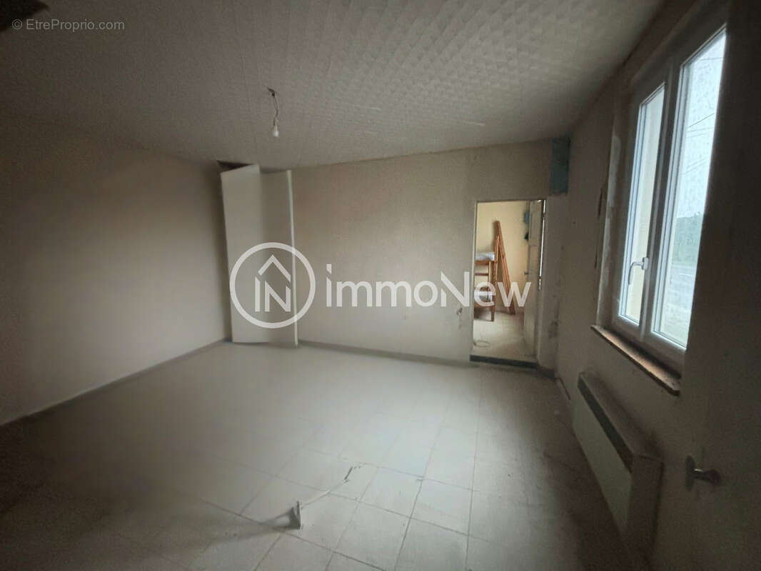 Maison plain pied 80 m2 sur terrain de 1603 m2 a renover - photo 6
