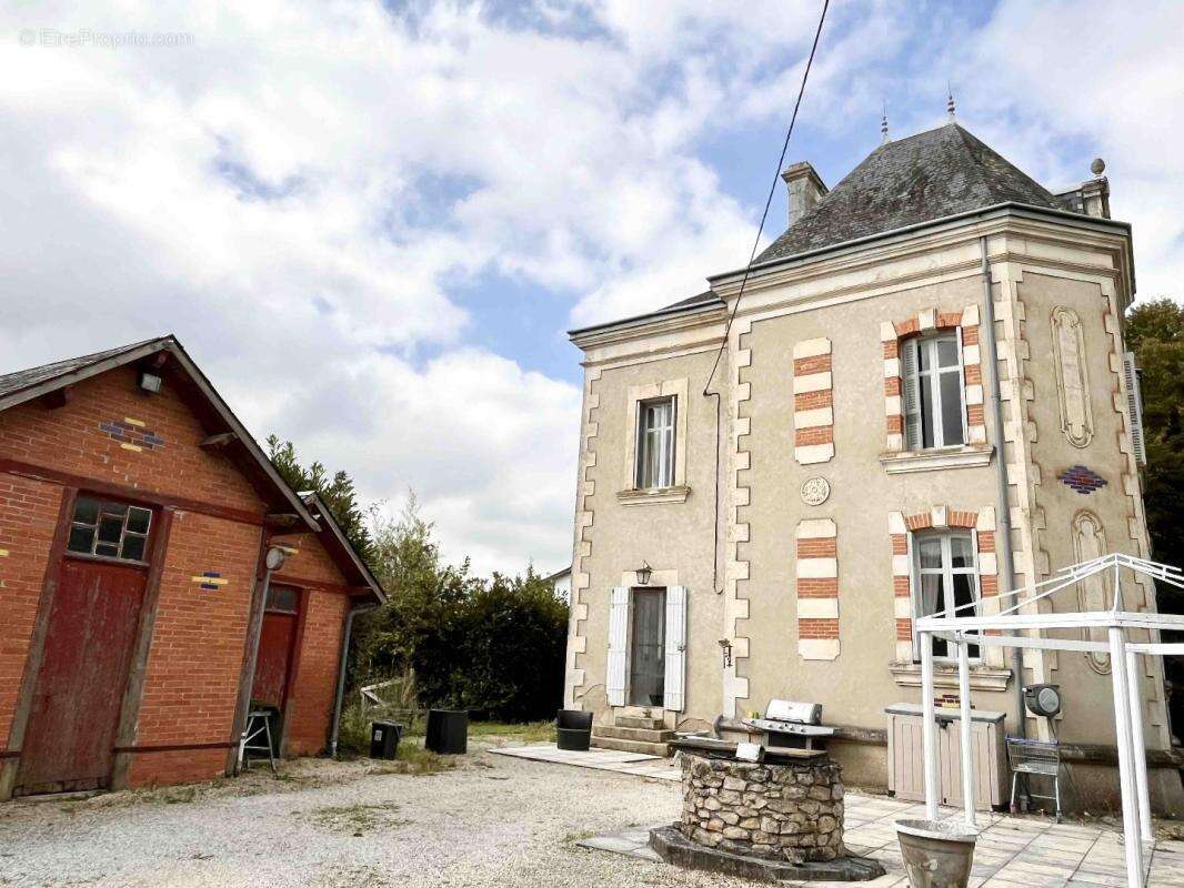 Maison à CHARROUX