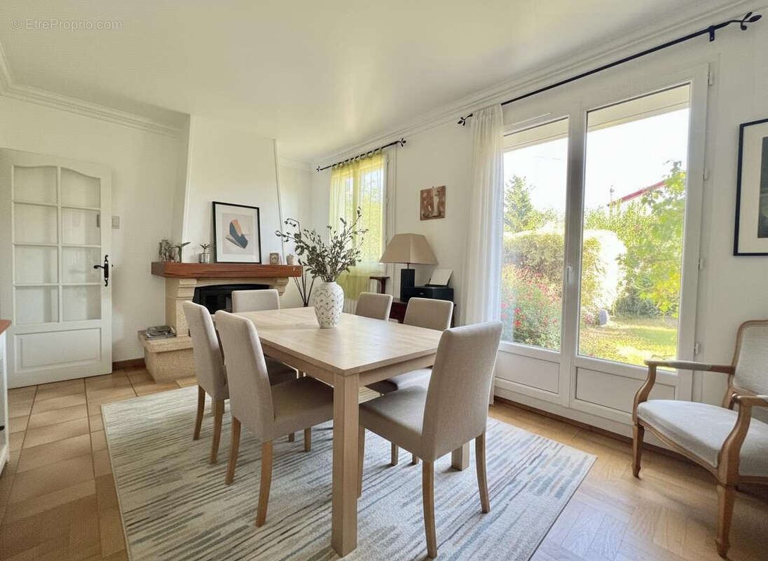Photo avec Home Staging  - Maison à LIVRY-GARGAN