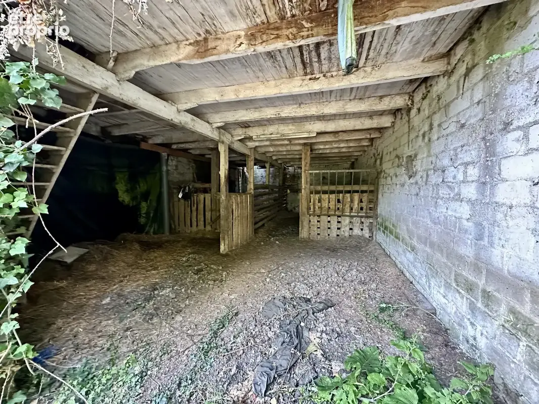 Grande propriété au calme avec hangar et écurie à rénover - photo 15