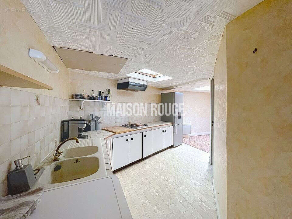 Maison de ville à finir de rénover avec terrasse et potentiel située à MINIAC MORVAN - photo 6