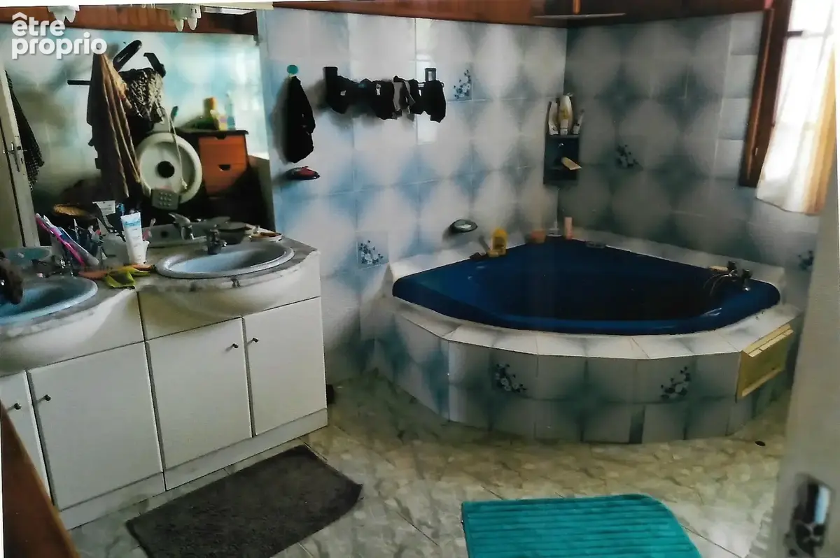  villa f10 sur 825 m2 avec piscine - photo 8