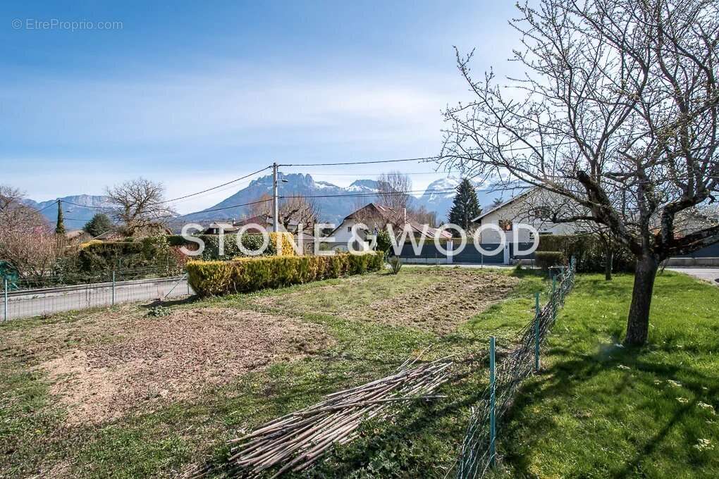 Terrain à SAINT-JORIOZ