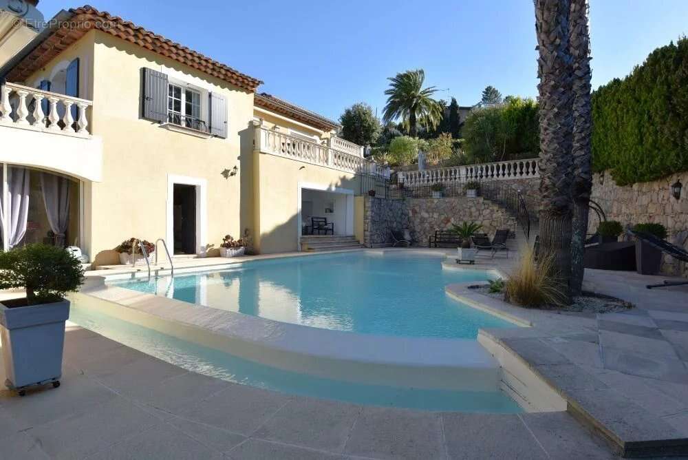 Maison à LES ADRETS-DE-L&#039;ESTEREL