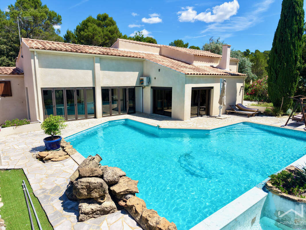 Maison à UCHAUX