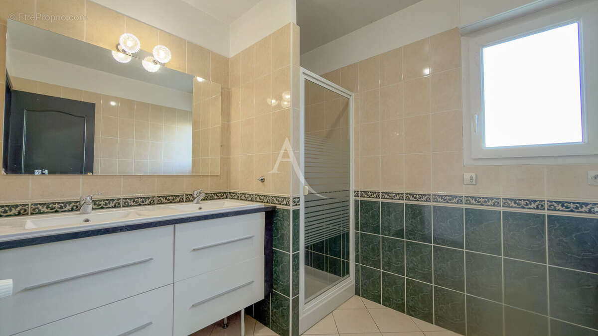 Maison à VIGNEUX-SUR-SEINE