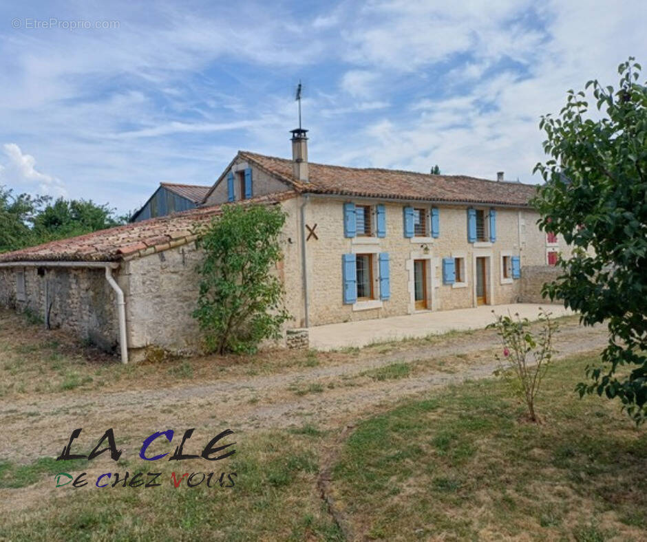 Maison à COULONGES-SUR-L'AUTIZE