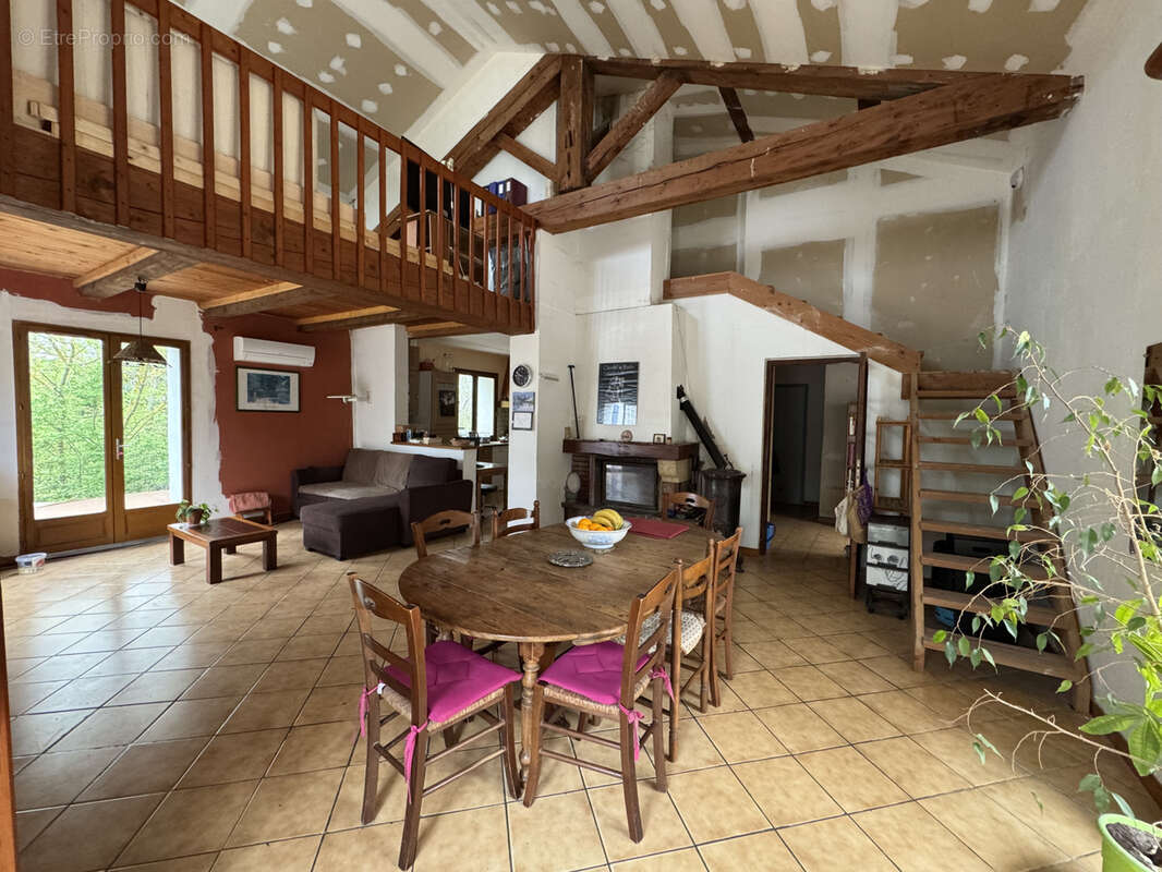 Maison 4 pièces et mezzanine en vente 139000 € à Coursan - photo 2