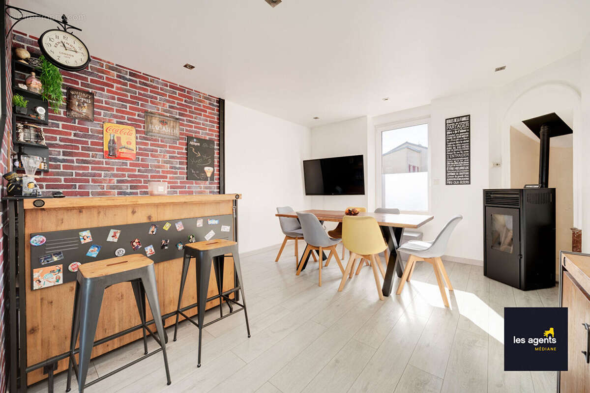 Maison à MONCEL-SUR-SEILLE