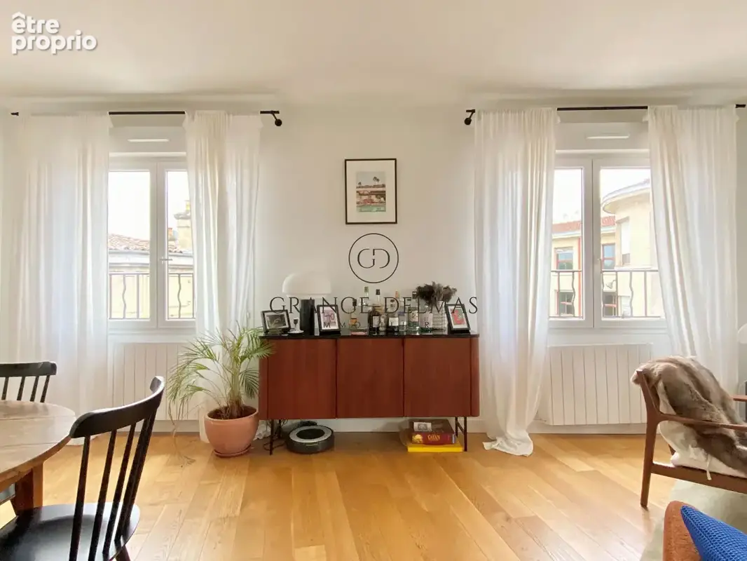 Appartement immeuble pierre avec 2 chambres, dernier étage, double exposition - SAINT SEURIN - photo 3