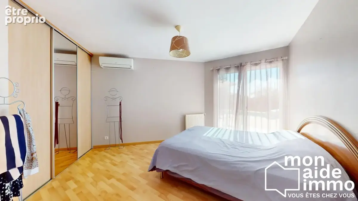 Maison 141 m² à Fargues-Saint-Hilaire  - photo 7