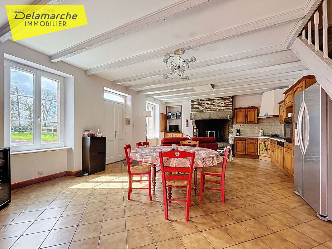 Maison à LE MESNIL-VILLEMAN