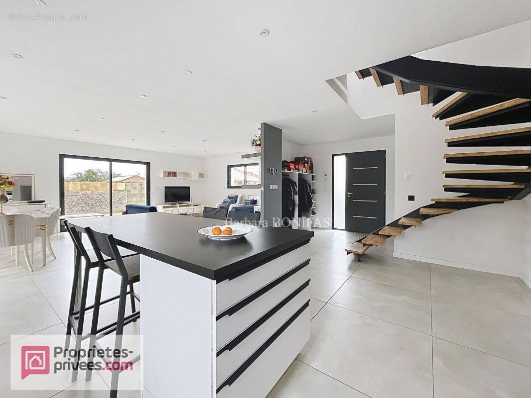 Maison à SAINT-SULPICE