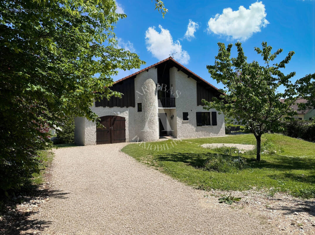 Maison à THOIRY