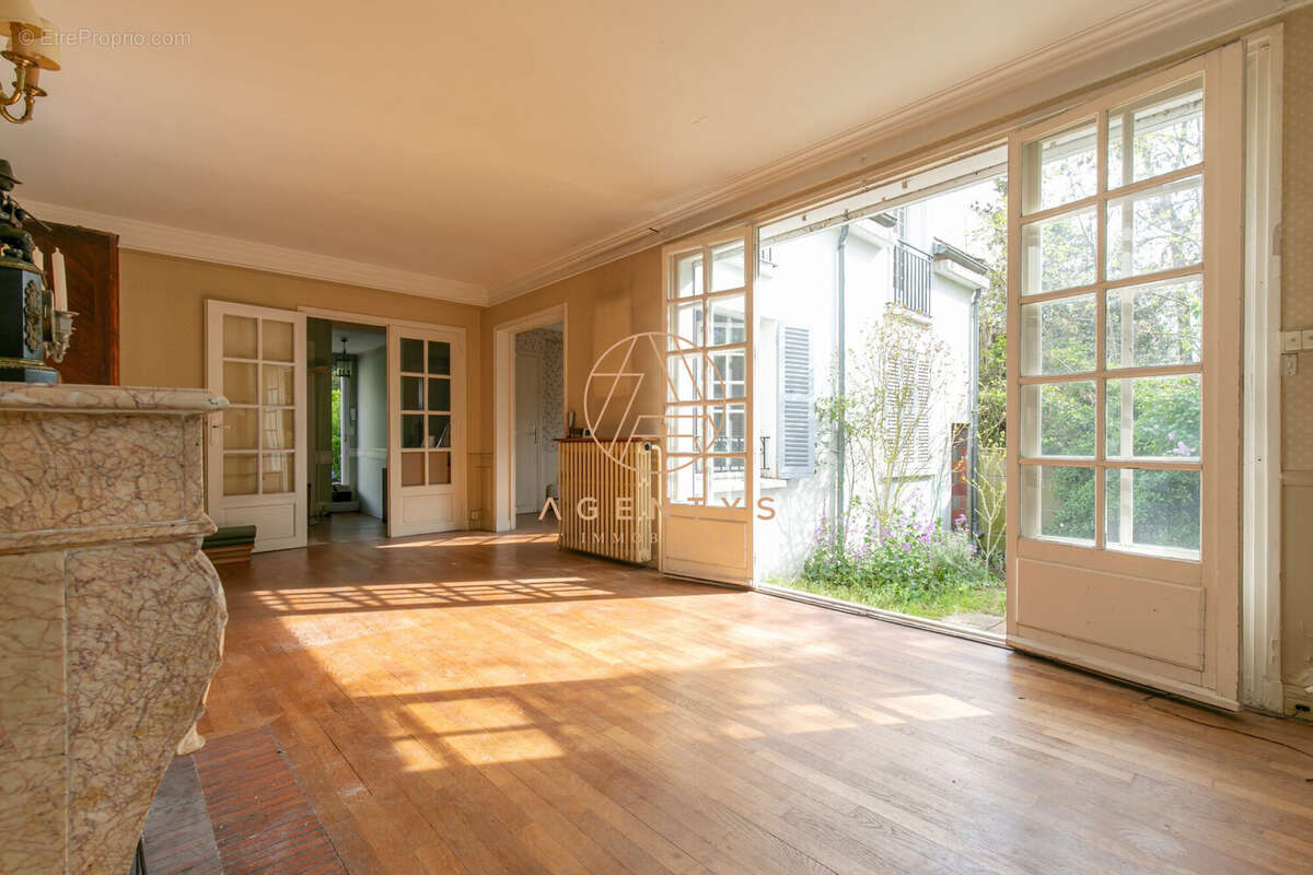 Maison à SAINT-MAUR-DES-FOSSES