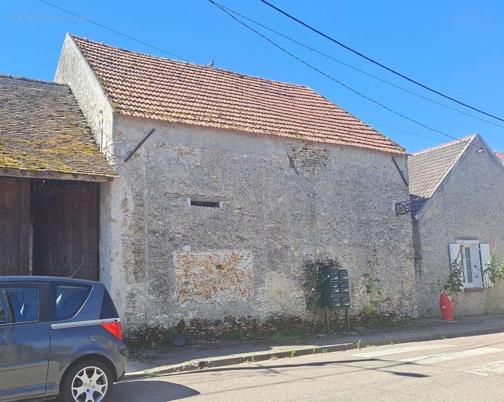 Maison à SAINT-ESCOBILLE