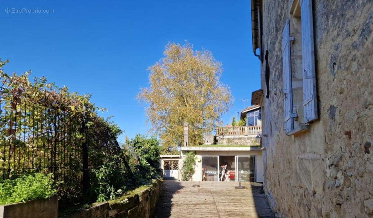 Maison à RAUZAN