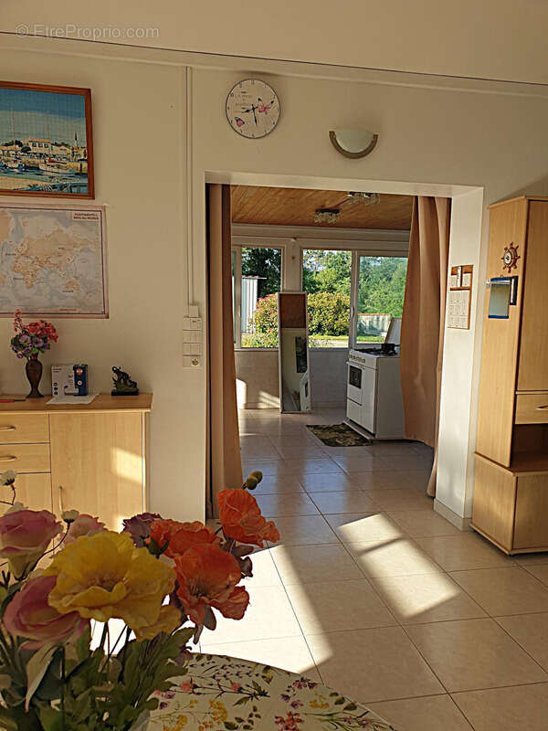 Maison 148 m² viager à vendre occupé 5pièces LA GENETOUZE (17) terrain 5200 m² - photo 3