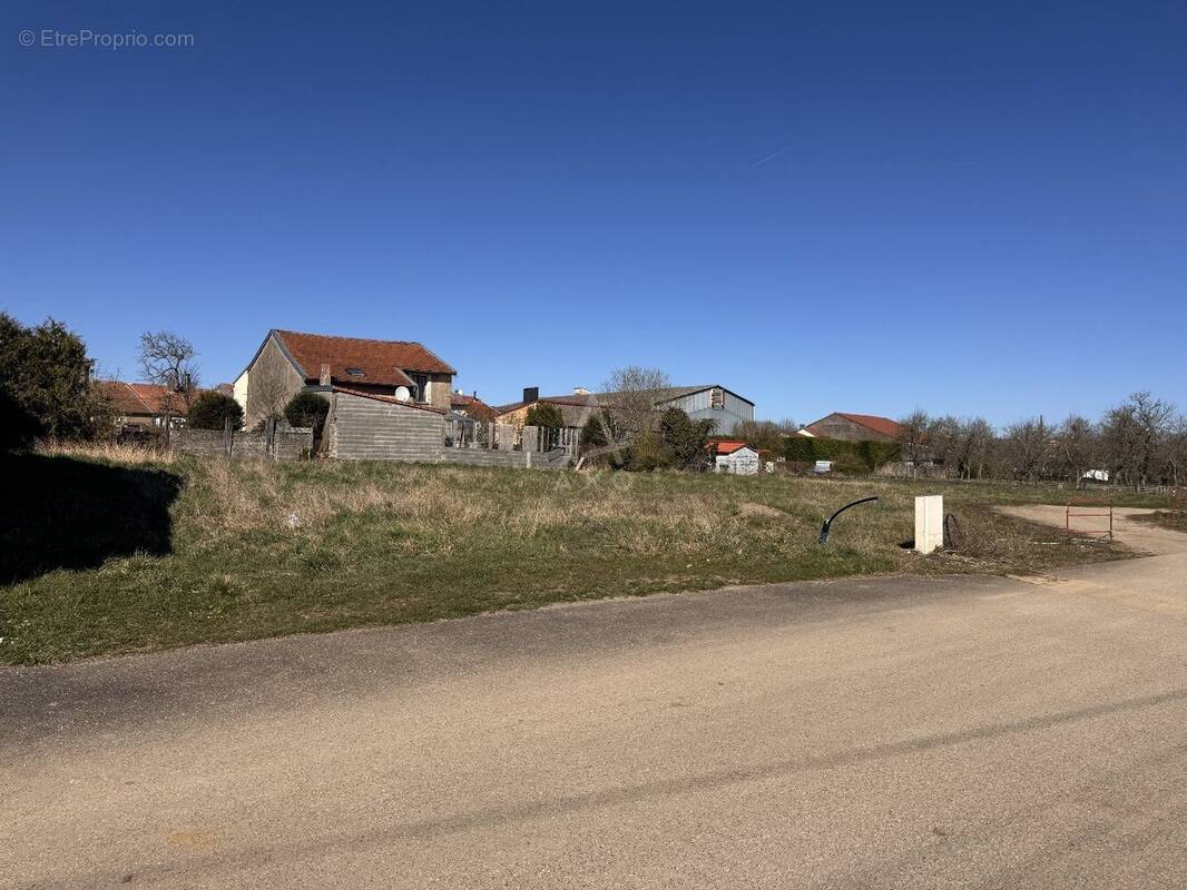 Terrain à VIONVILLE