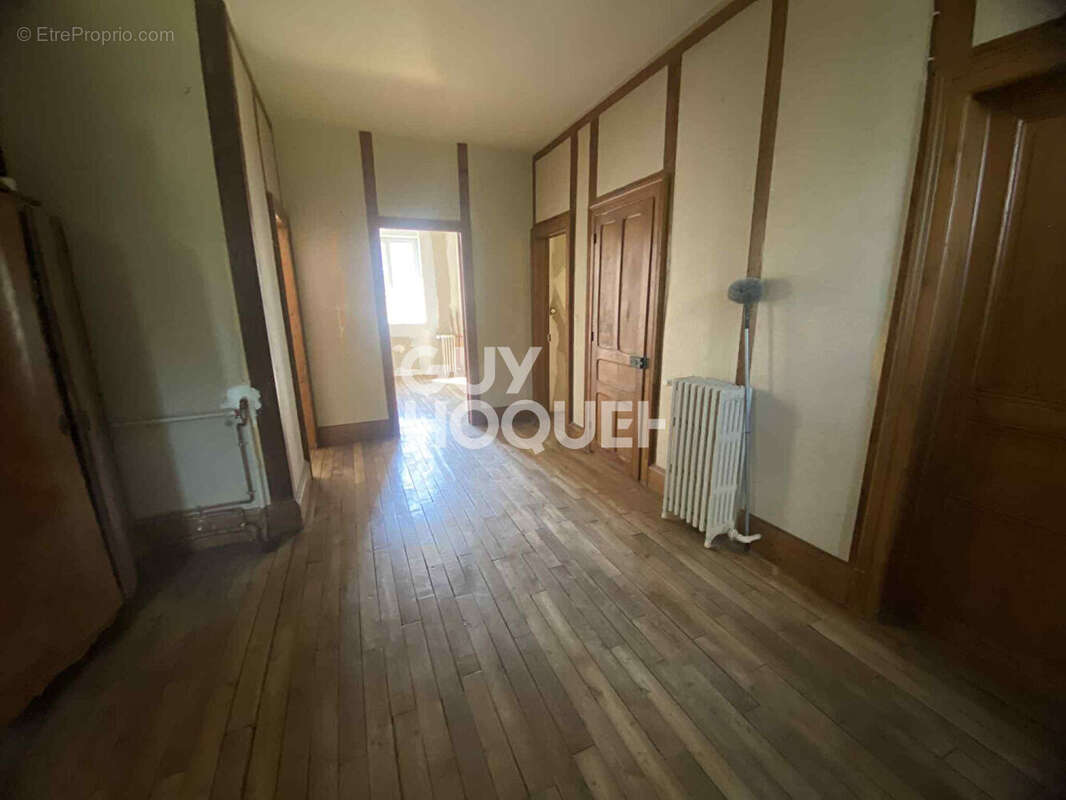 Maison à MONTCORNET