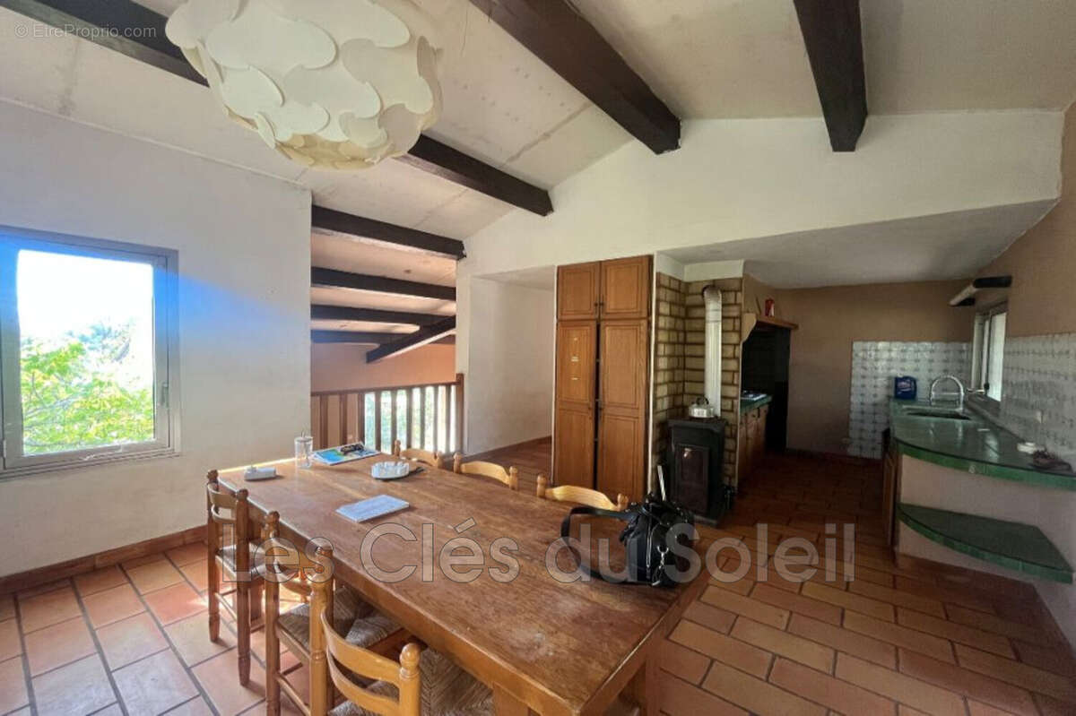 Maison à LE REVEST-LES-EAUX