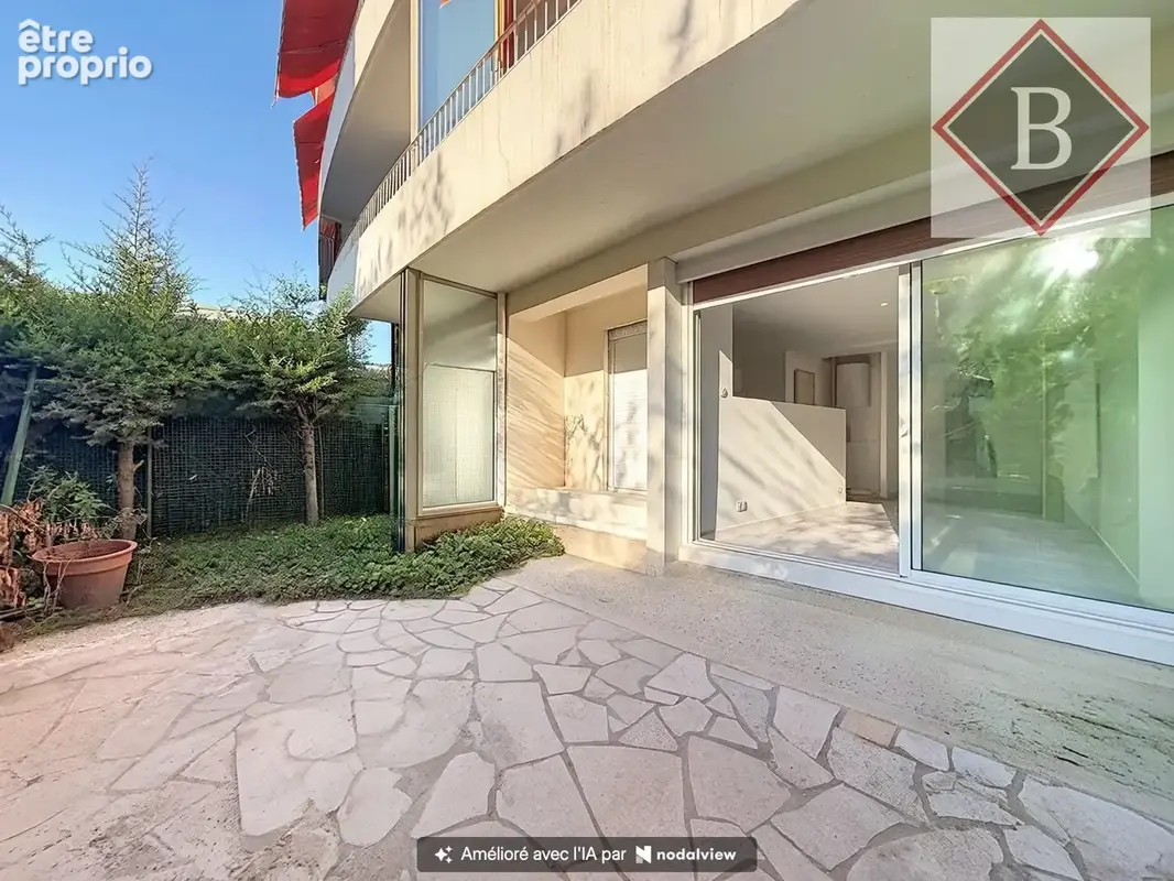 Appartement 2 pièces 44 m² à vendre à Cannes (06400) - photo 2