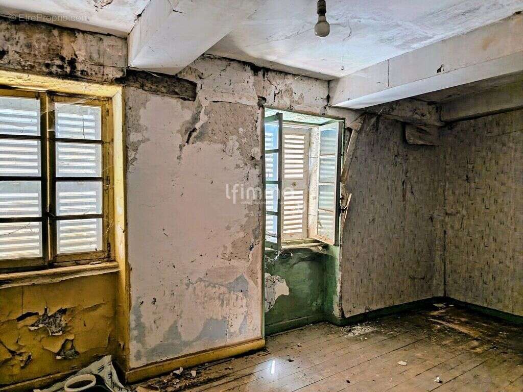 Maison à MONTEL-DE-GELAT