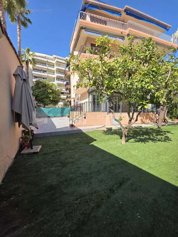 Appartement à ROQUEBRUNE-CAP-MARTIN