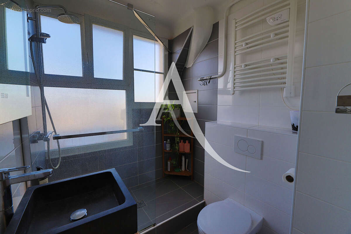 Appartement à COURBEVOIE