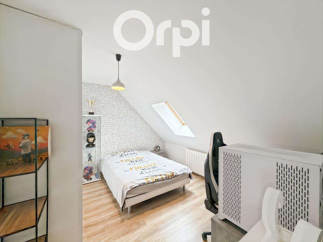 Maison À Vendre proche d’Estrées, secteur résidentiel et commodités à proximité - photo 6