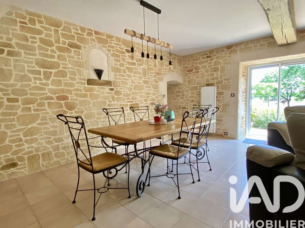Maison 346 m² à Cezais  - photo 2