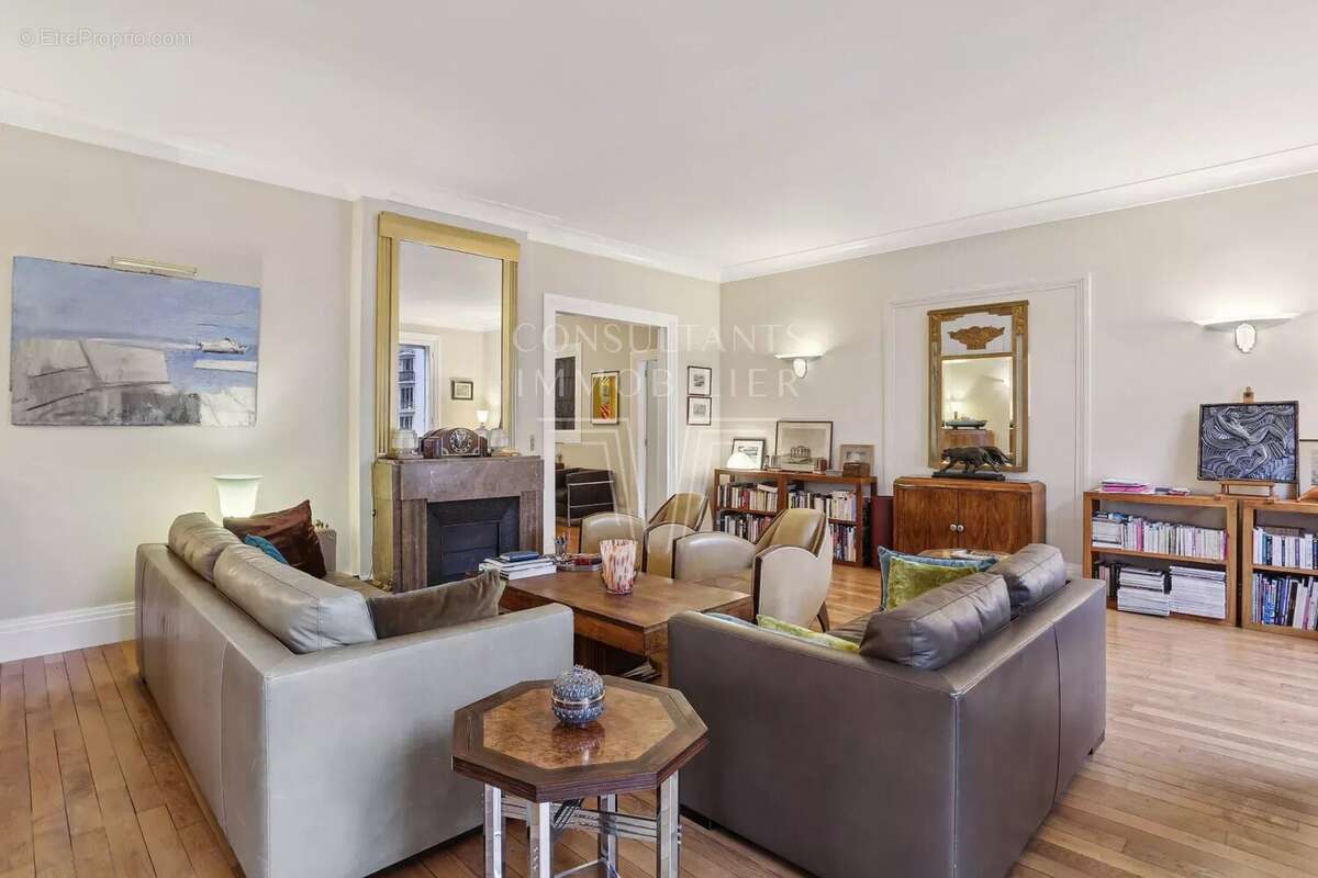 Appartement à PARIS-16E