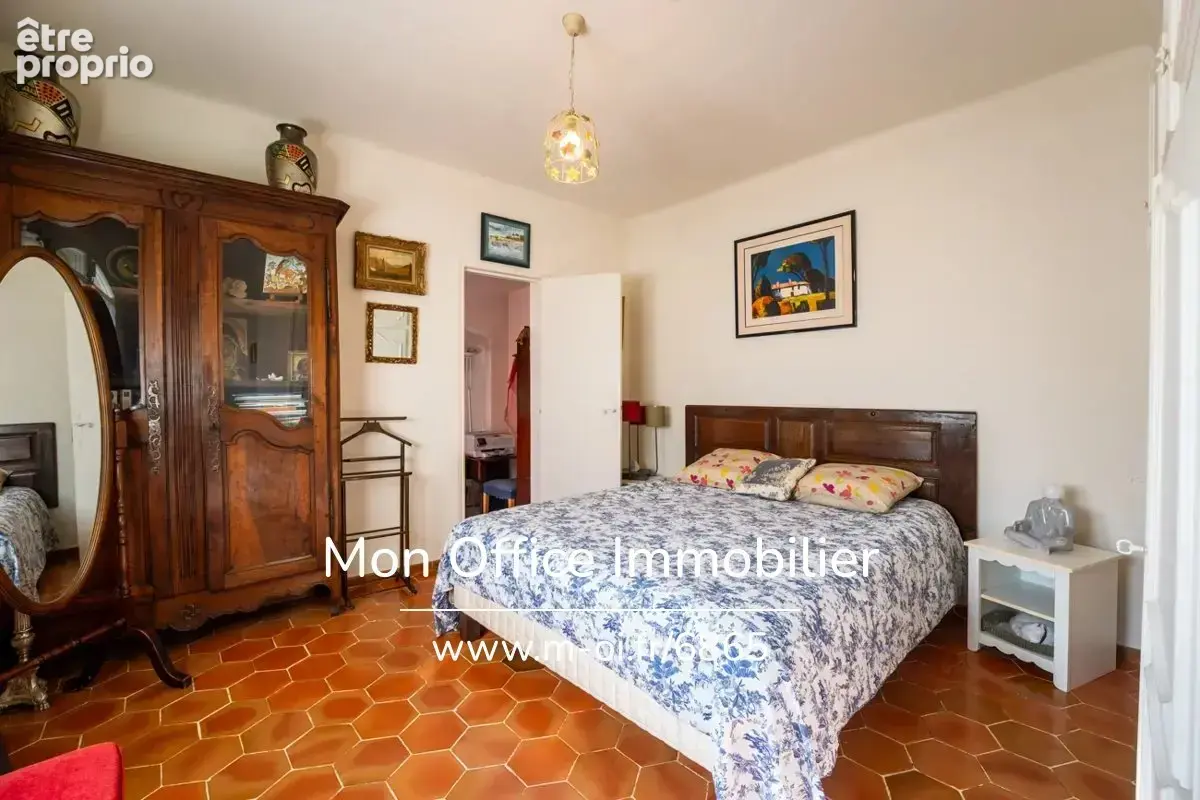 Référence : 7279-PBA. - Villa de 180m2 avec 700m2 de terrain en centre ville, proche de la mer - photo 8