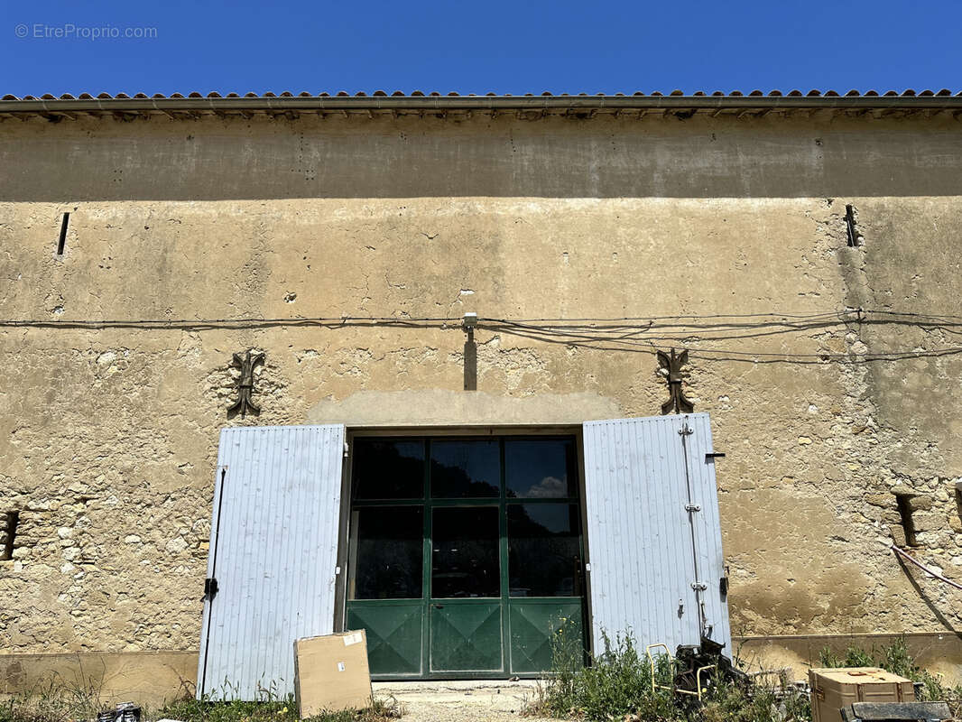 Commerce à SAINT-CANNAT