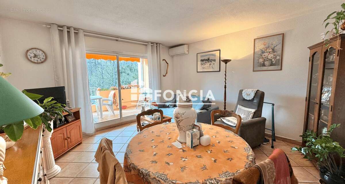 Appartement à COGOLIN