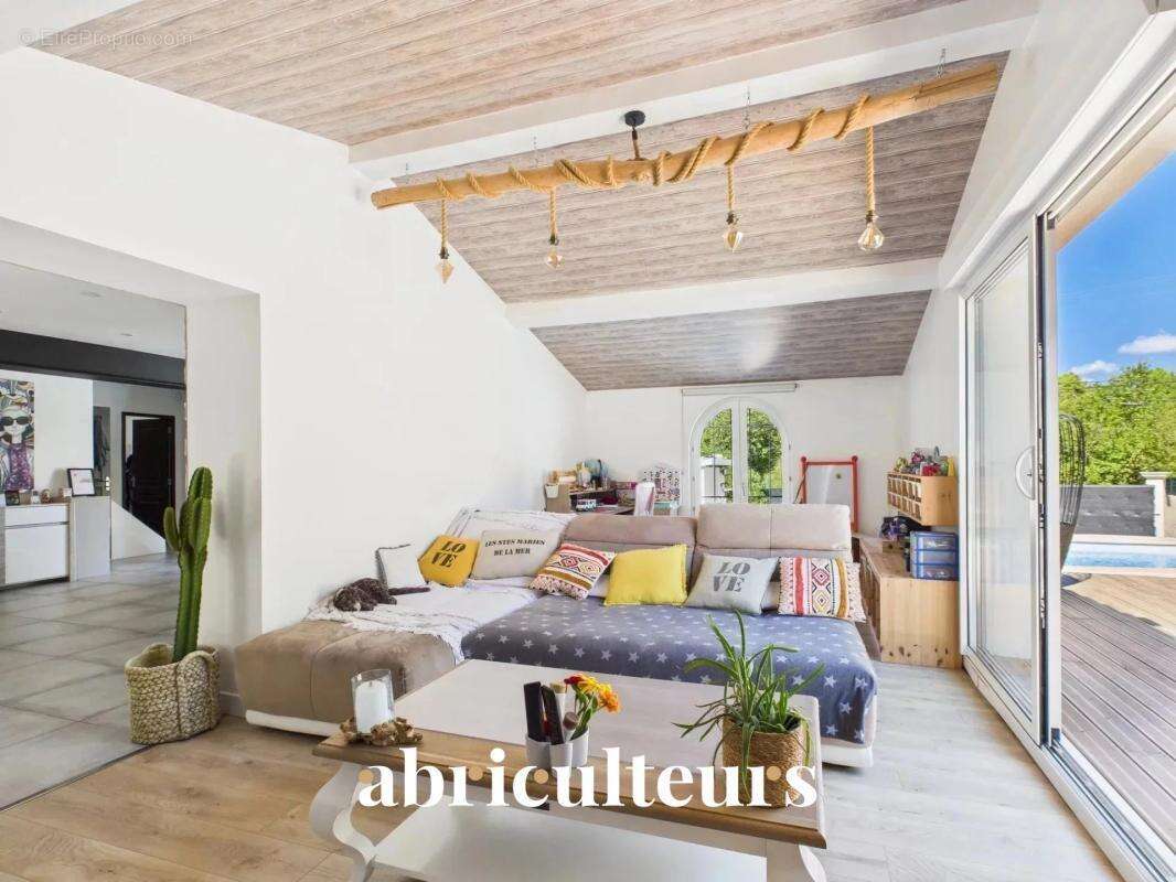 Maison à CALLIAN