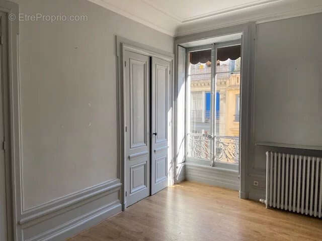 A Vendre Lyon 1 Proche rue de la bourse de 180 m2 - photo 4
