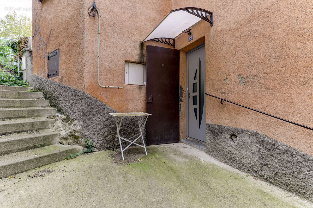 Maison à LA ROCHE-BLANCHE