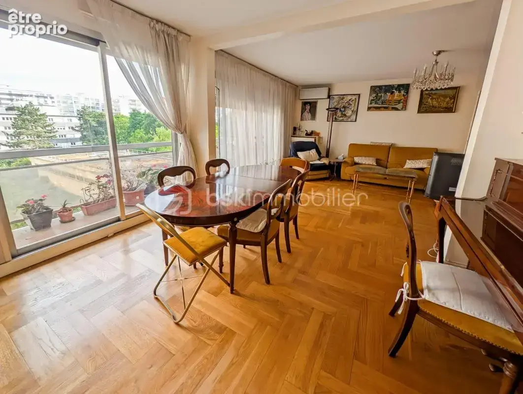 Appartement F5 avec 3 chambres Grand Séjour 30m2double balcon traversant Sud/Nord avec place de parking et cave - photo 4