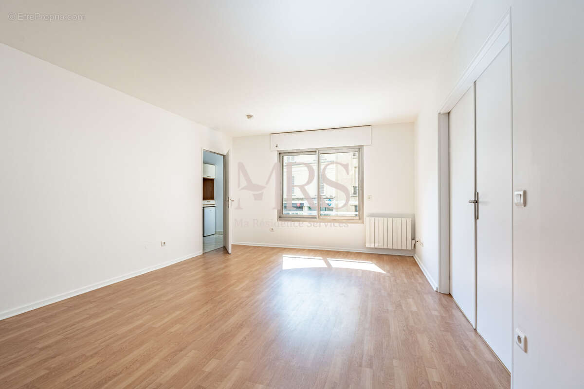 Appartement 80 m² à Paris-16e  - photo 6