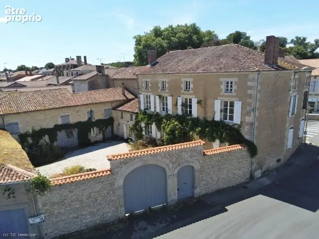 Photo Maison à Champagne-Mouton au prix de 347 360€