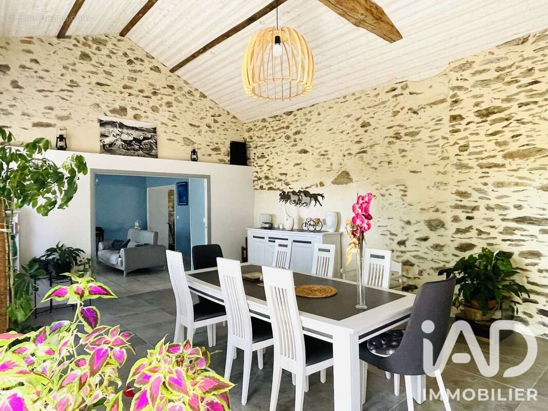 Maison 140 m² à Clere-Sur-Layon  - photo 8
